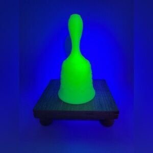 Vintage Fenton Satin Custard Uranium Decorative‎ Glower Bell